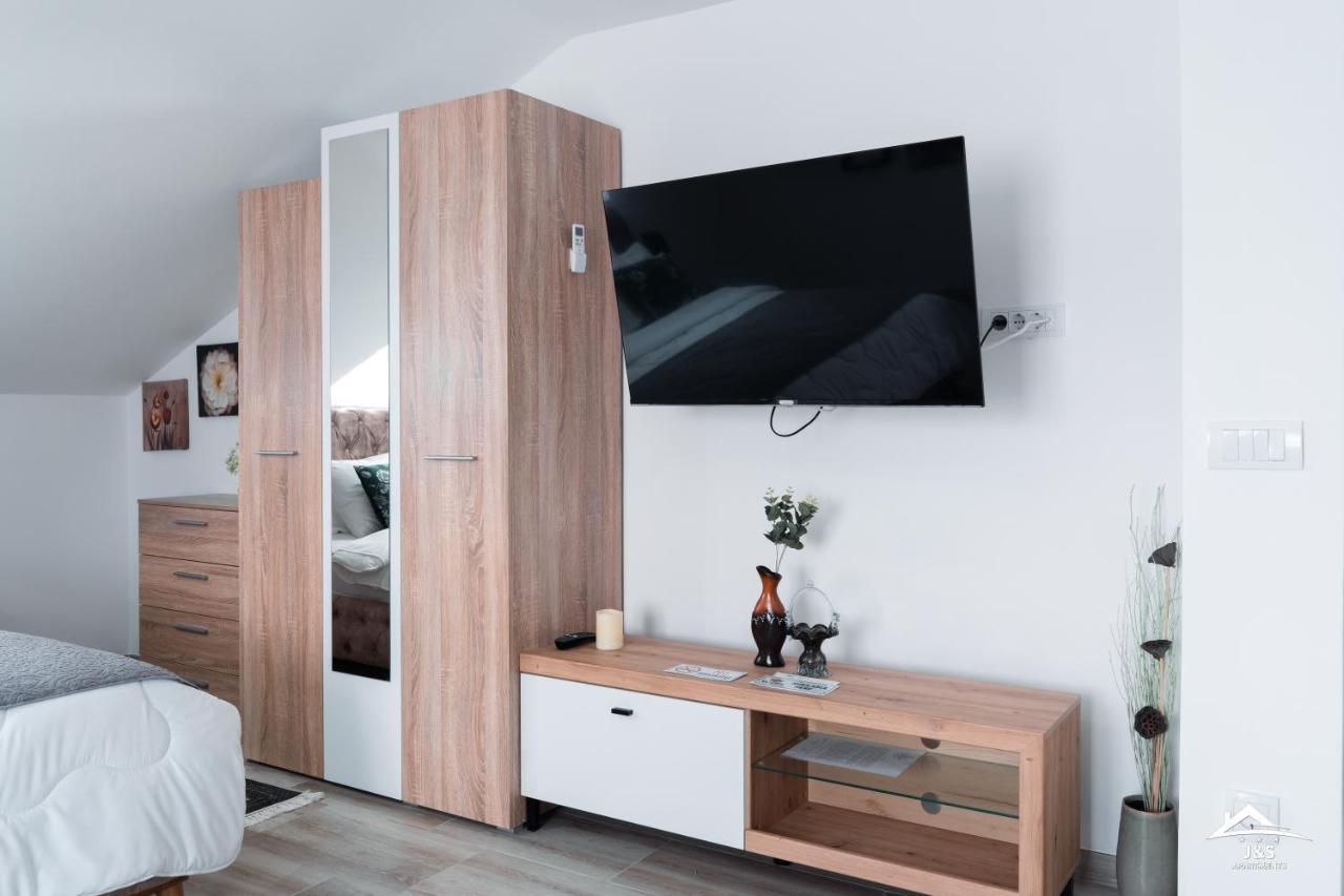 J&S Apartments Ni Esterno foto