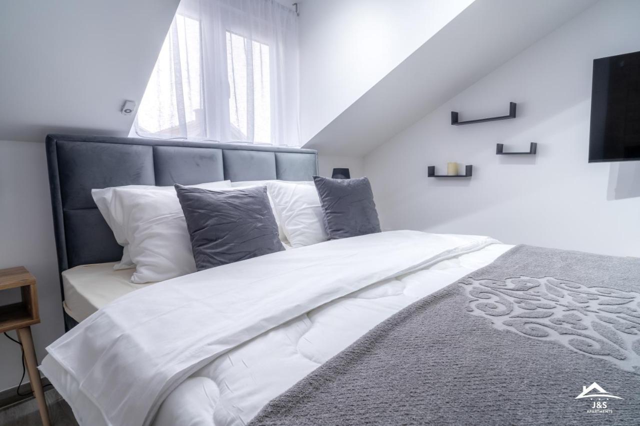 J&S Apartments Ni Esterno foto