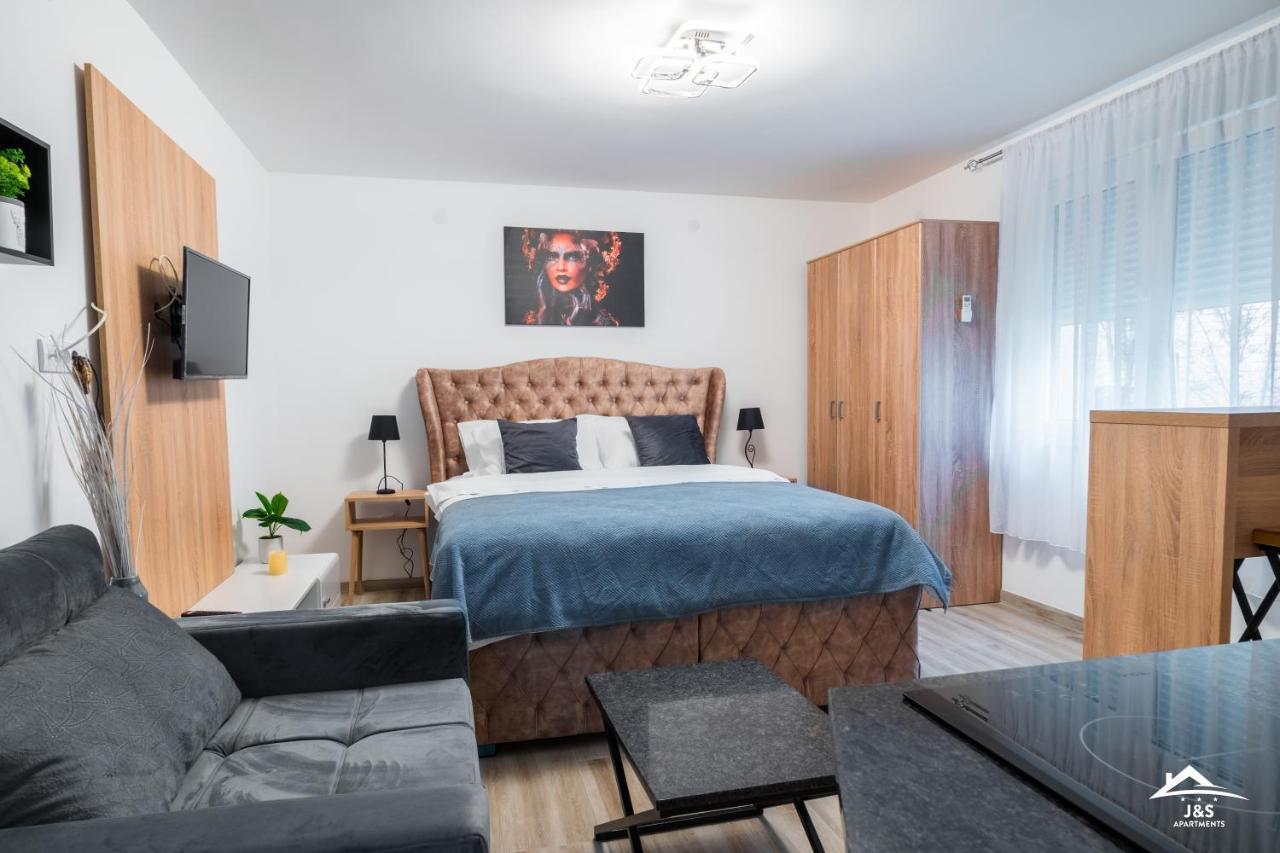J&S Apartments Ni Esterno foto