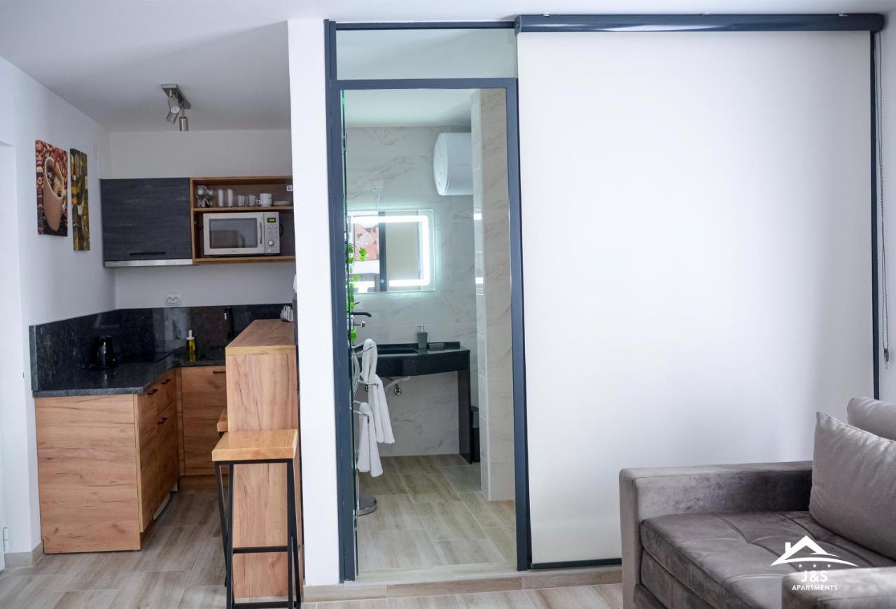 J&S Apartments Ni Esterno foto