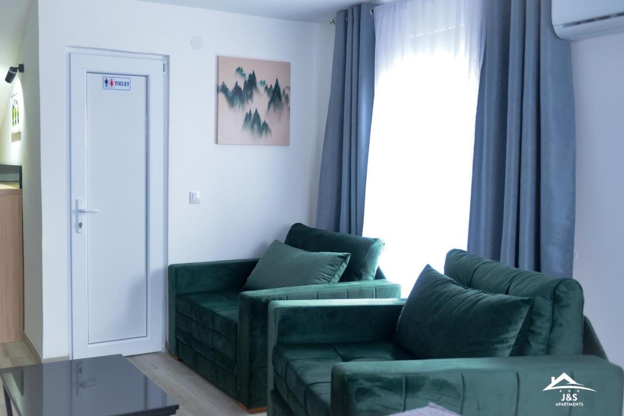 J&S Apartments Ni Esterno foto